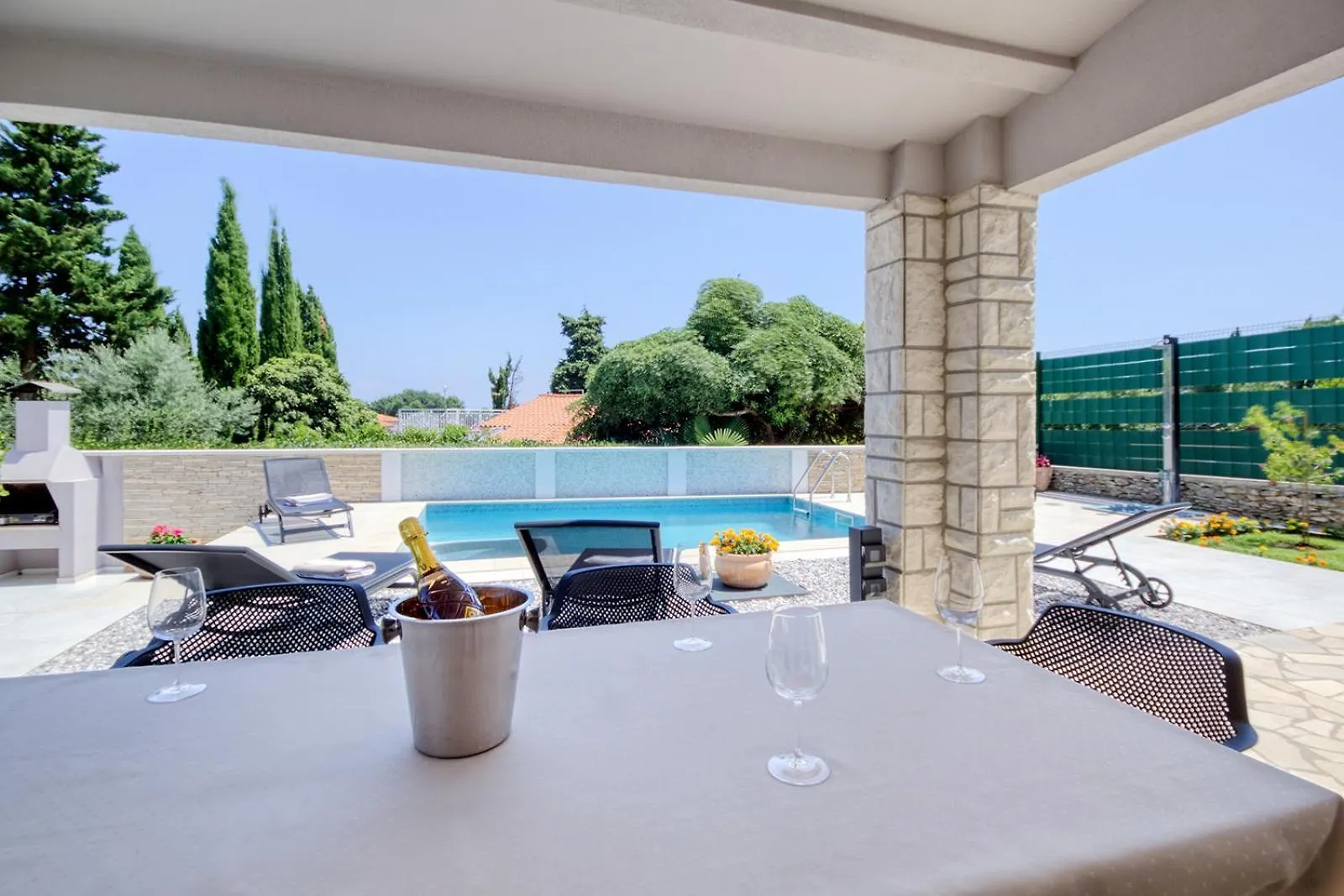 Delightfully House With A Private Pool And A Sea View Villa Premantura