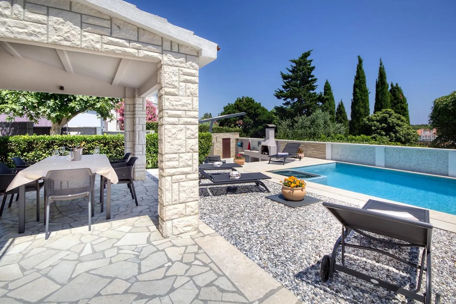Delightfully House With A Private Pool And A Sea View Villa Premantura 0*,