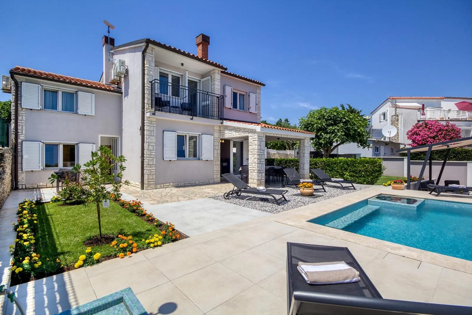 Delightfully House With A Private Pool And A Sea View Villa Premantura